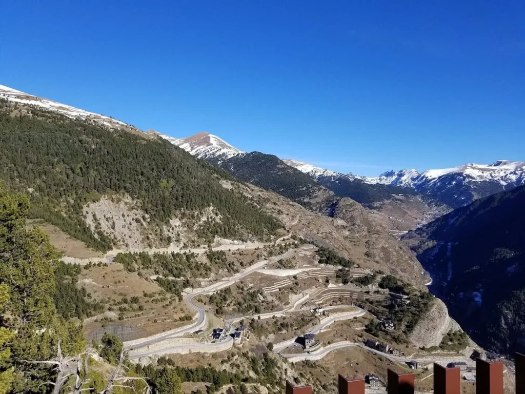 Mountain passes of the Montaup Valley