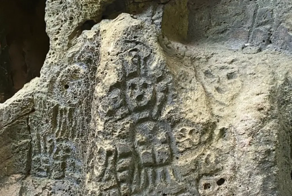 Cueva del Indio & La Poza del Obispo Beach