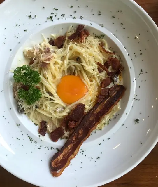 Chom Cafe & Restaurant