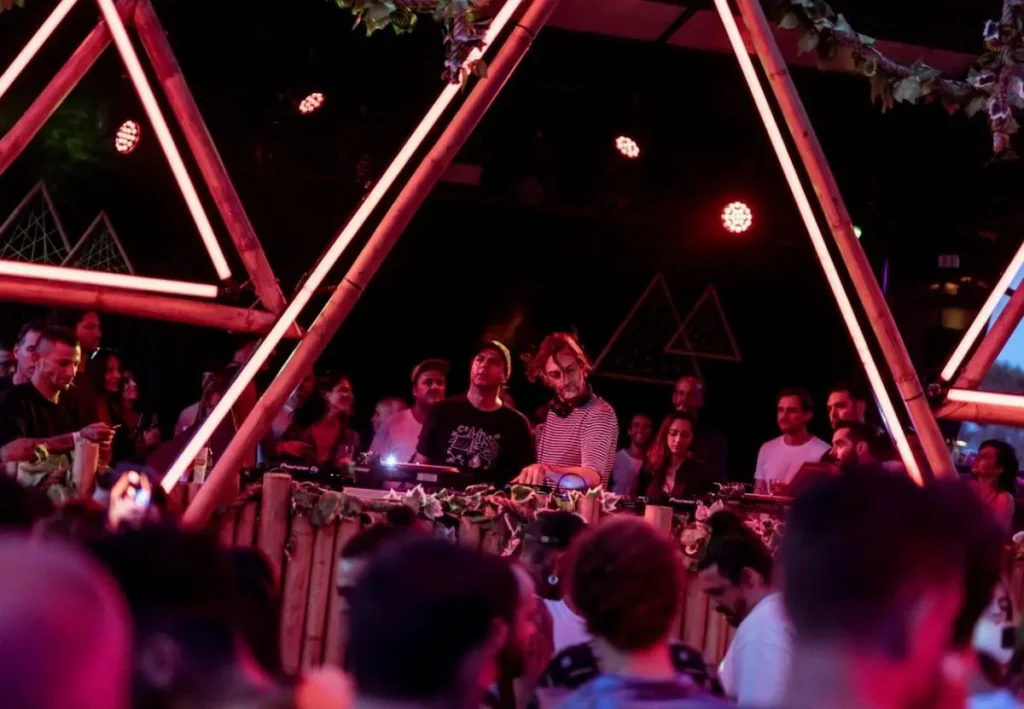 Ultimate South Beach Bar Crawl in Miami