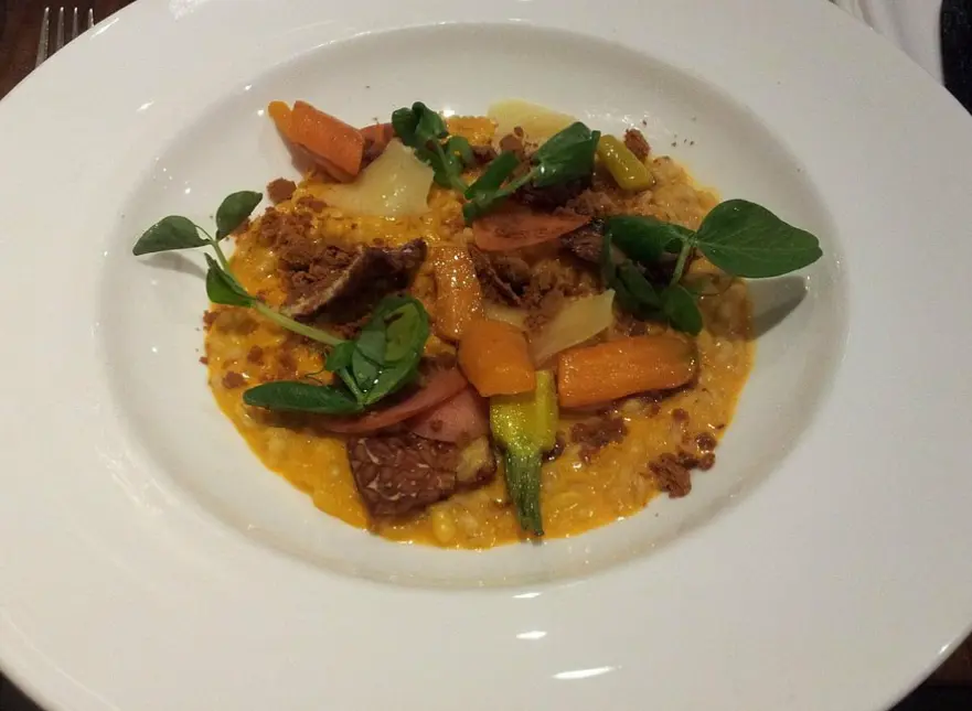 Canoe Restaurant & Bar