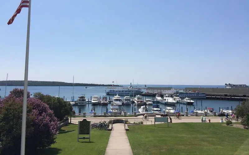 Boats and yachts dock at the harbor near the Mackinac Art Museum.