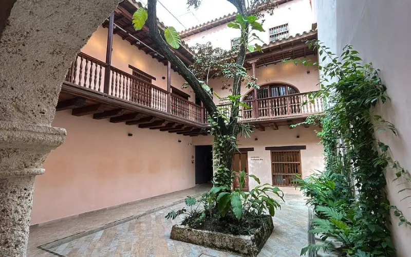 Courtyard with plants and wooden balconies at Museo del Oro Zenú.