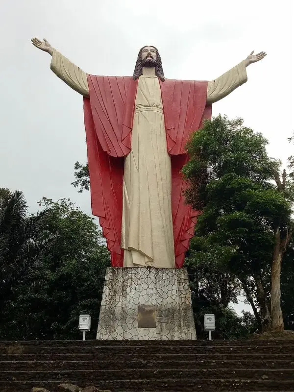 A large statue of Jesus with outstretched arms stands at Kamay ni Hesus Shrine.