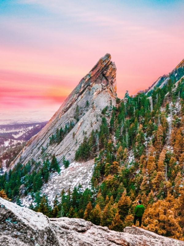 Boulder boasts top-tier education, with nationally recognized schools distinguished for their excellent academic standards.