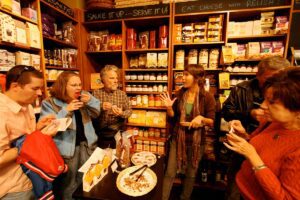 12 EPIC Things to Do in Chicago at Night (Beyond Deep Dish!)