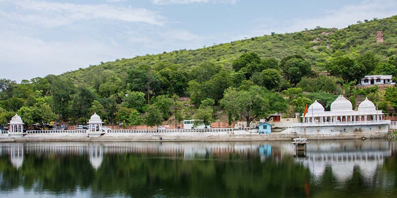 Doodh Talai Musical Garden: Harmony blooms in Udaipur's scenic oasis, where nature's melody meets rhythmic splendor.