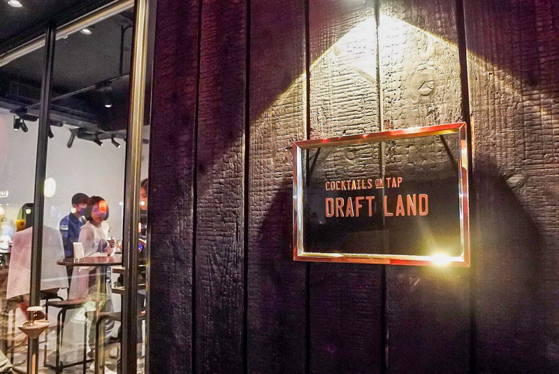Draft Land in Taipei's Da'an District is a game-changer in the world of mixology and a must-visit for cocktail enthusiasts.