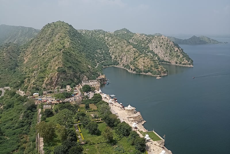 Jaisamand Lake: Udaipur's expansive oasis, where emerald waters mirror tales of grandeur and natural splendor.