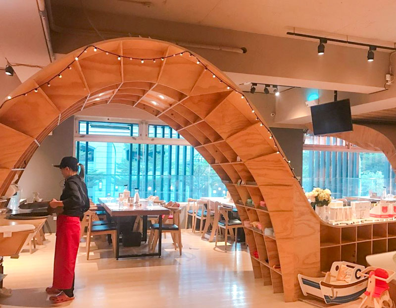 Money Jump Fun & Restaurant is an entire experience that promises fun and frolic for both kids and adults.