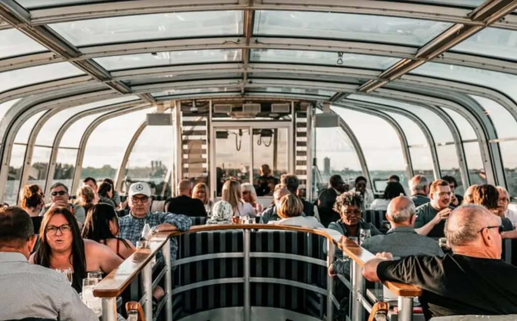 Le Bateau-Mouche
