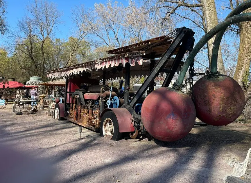 Dr. Evermor's Park