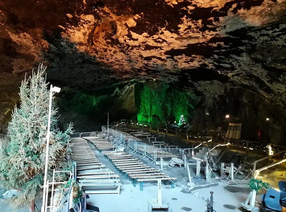 Peak Cavern