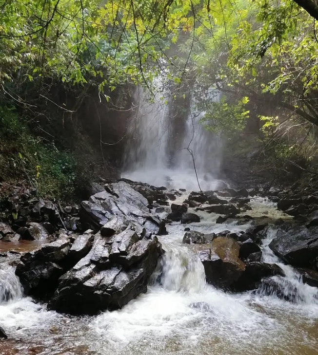 Dakdam Waterfall