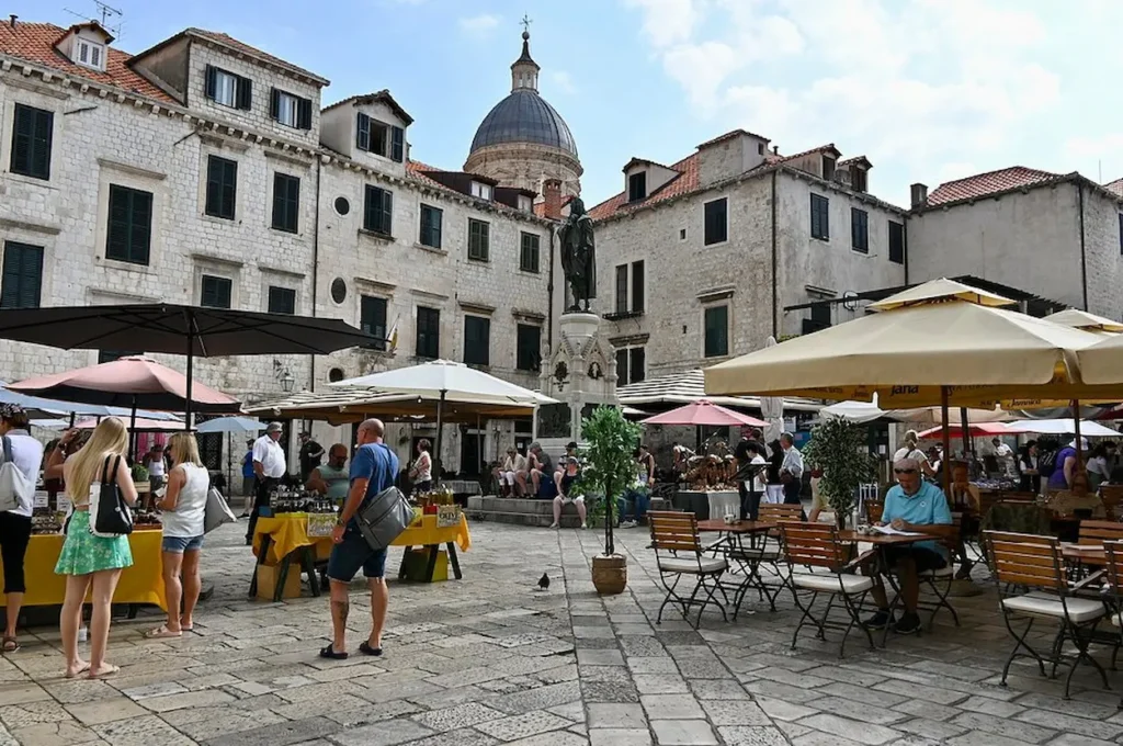 Gunduliceva Poljana Market