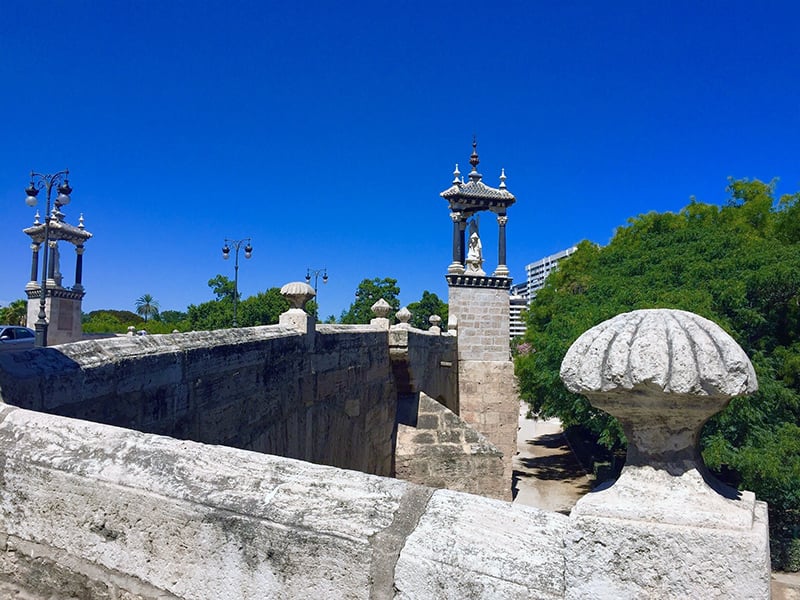 A lush escape, where Túria River winds through greenery, inviting serenity and leisurely strolls. Among the most beautiful places in Valencia.