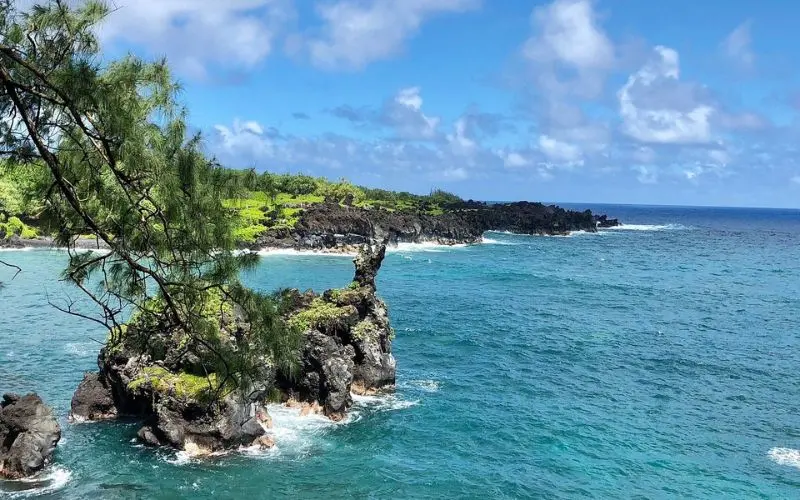 Rocky coastline with blue ocean waves in Wailuku.