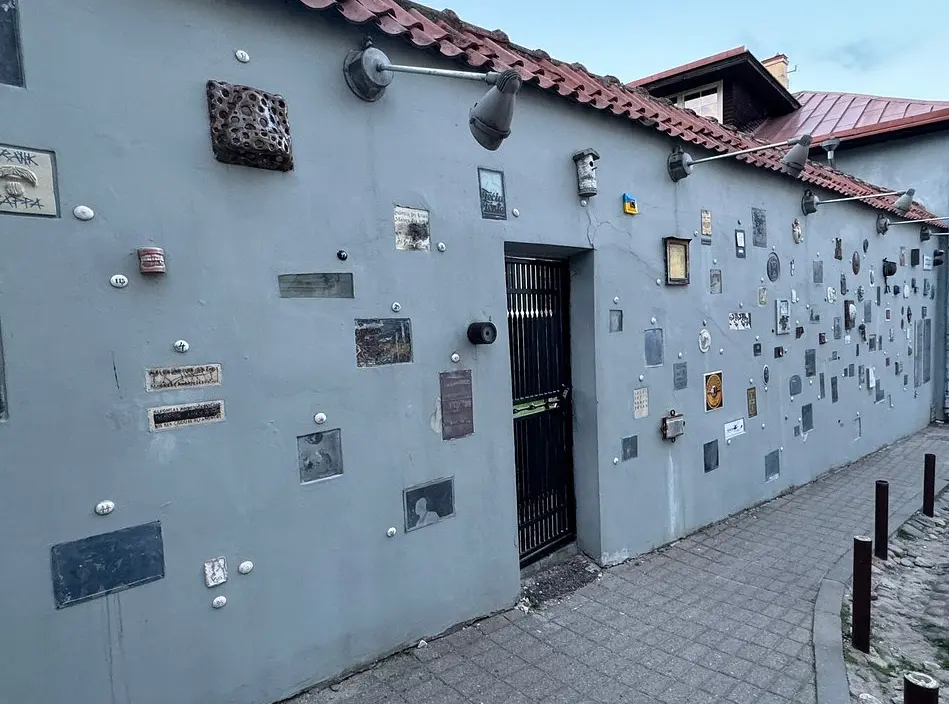 Artworks on Literatu str