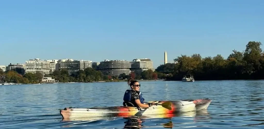 Guided Kayak Tour of the Monuments