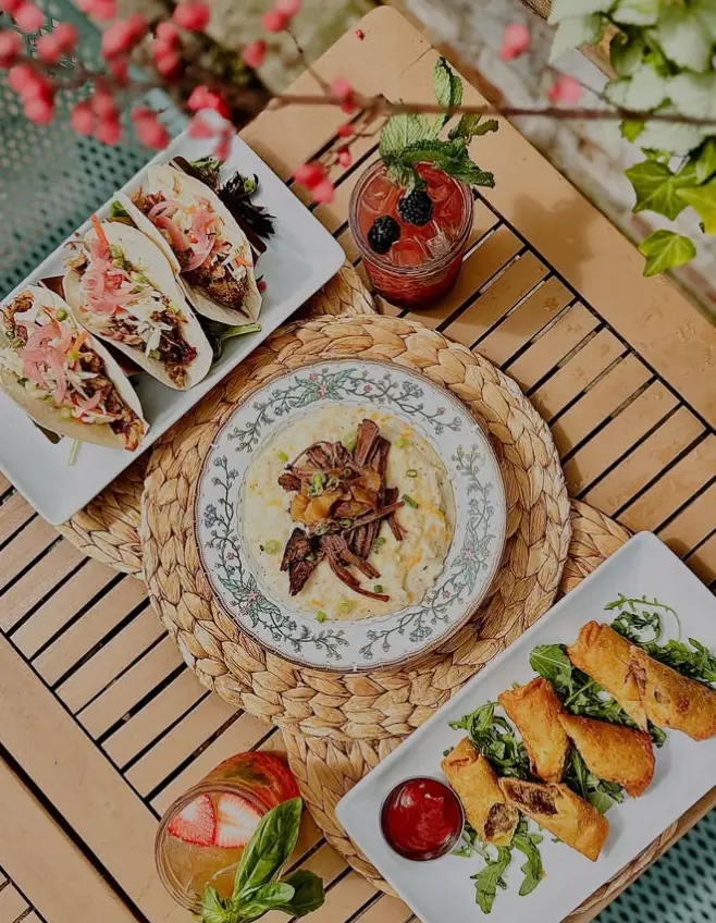 MILKWEED table + market