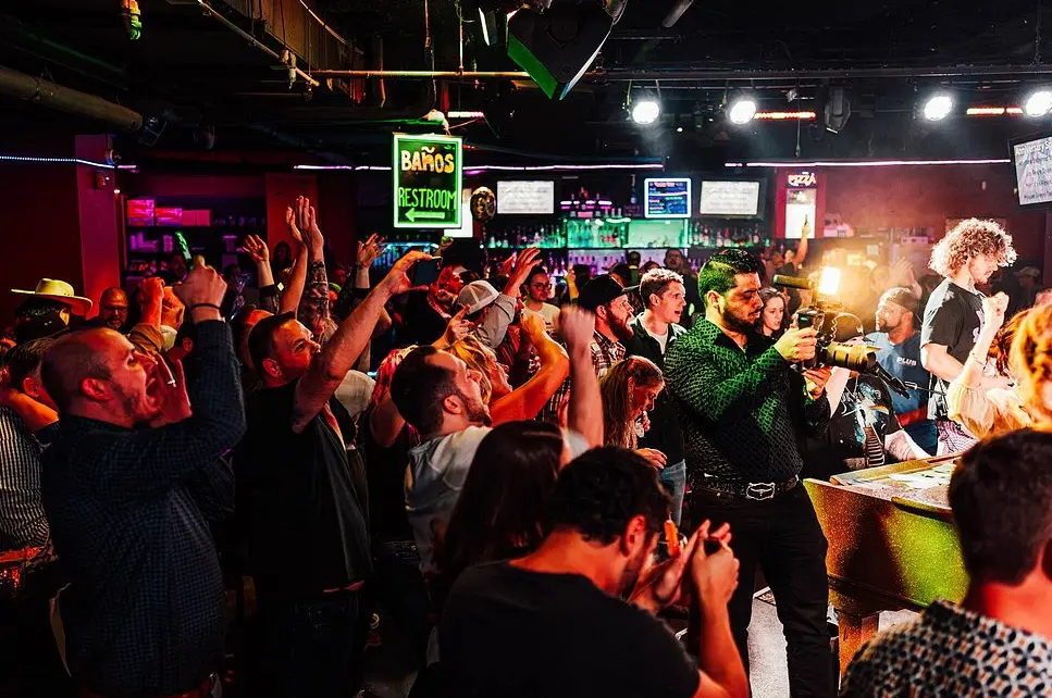 PLUS Dueling Piano Bar