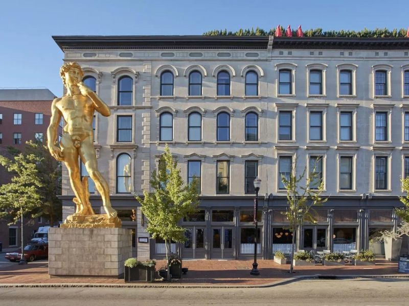 21c Museum Hotel in Louisville: perfect for art lovers and travelers seeking an extraordinary, out-of-the-ordinary stay.