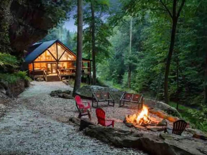 Discover Cabin of Freedom Falls—a hidden treasure and one of Kentucky's most unique Airbnb retreats. 