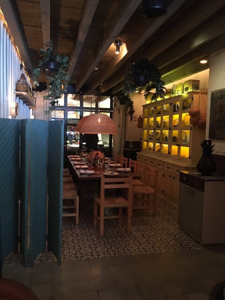 Warm, homey dining space at Comedor Jacinta with rustic decor.