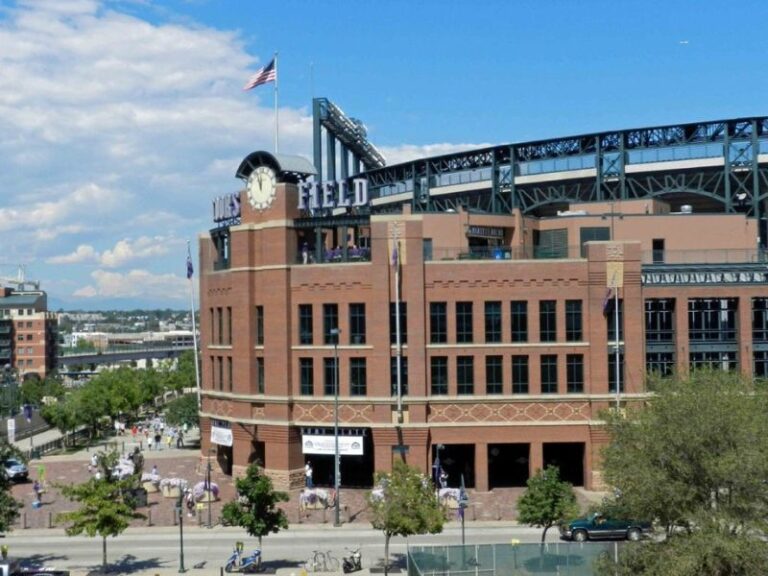 12 Best Things To Do in Denver For Young Adults (Millennials + Gen Z)