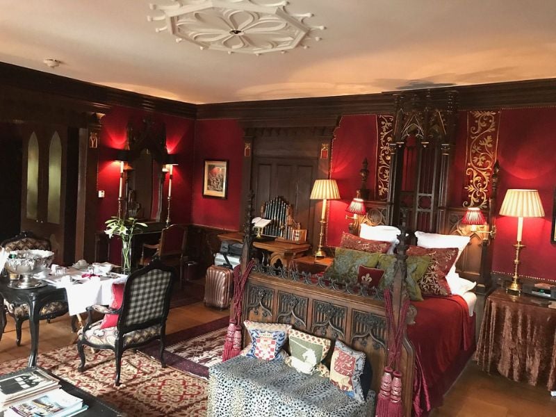 As a premier Edinburgh hotel, The Witchery by the Castle stands out for its truly distinctive and unparalleled charm.