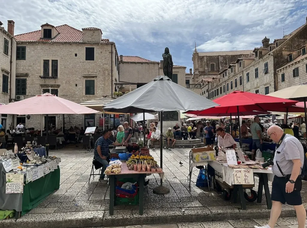 Gunduliceva Poljana Market