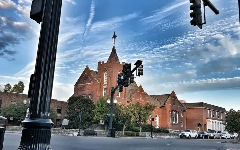 Street view of Franklin with a historic red brick building and traffic lights.