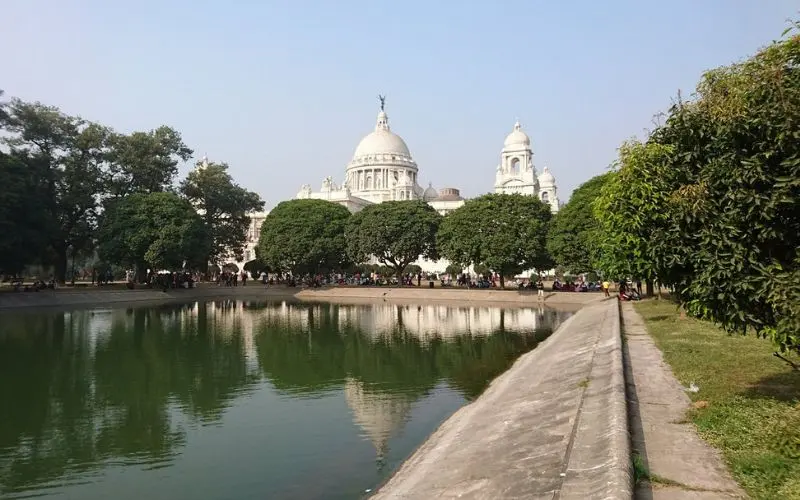 Kolkata with the white-domed Victoria Memorial behind a reflecting pond.