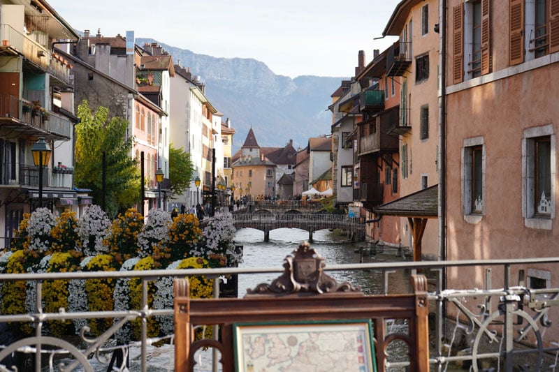 Many people praise Annecy as the best place to live in the Alps of France.