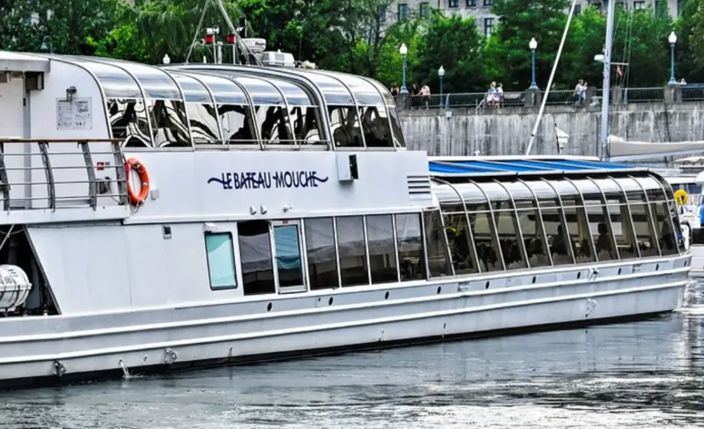 Le Bateau-Mouche Sightseeing Cruise in Montreal