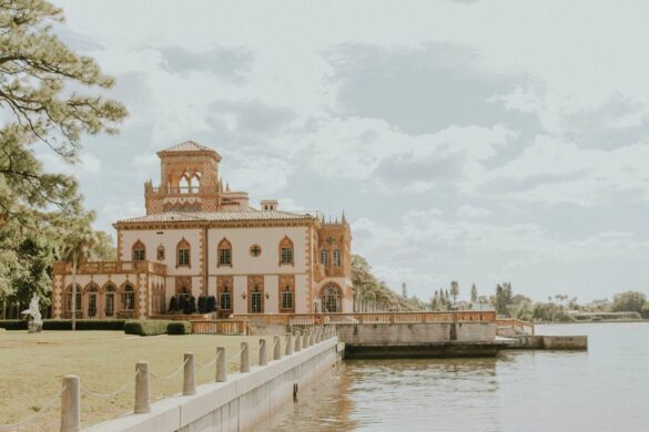 12 Iconic Sarasota Attractions & Activities for Young Adults to Add to Your Itinerary