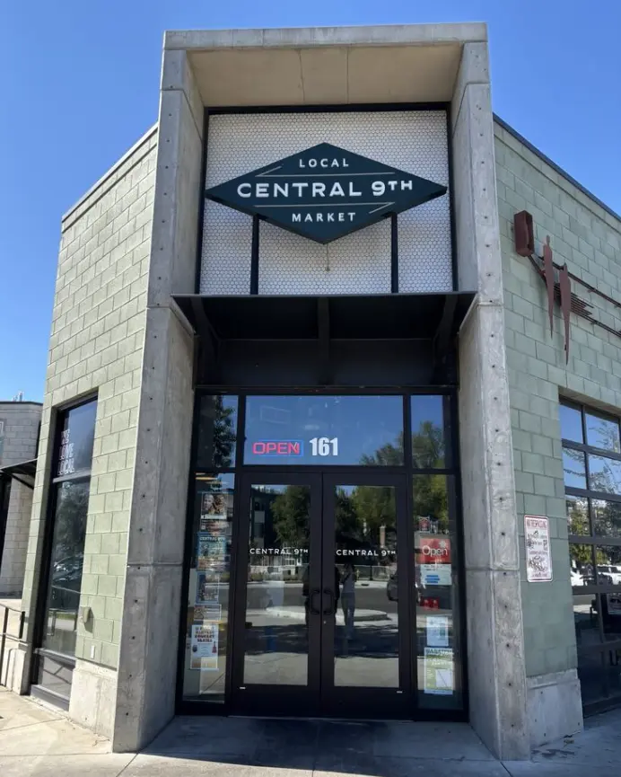 Central 9th Market entrance
