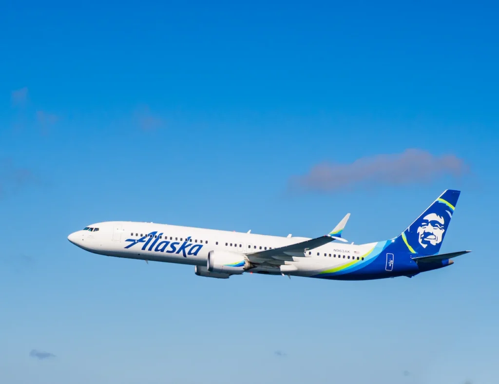 Alaska Airlines Boeing 737 MAX 9 aircraft flying through a clear blue sky
