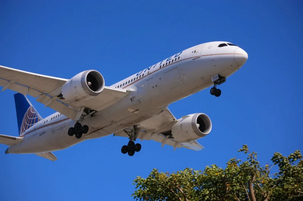 United Airlines Boeing 787 landing against a clear blue sky