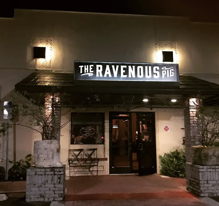 The Ravenous Pig entrance