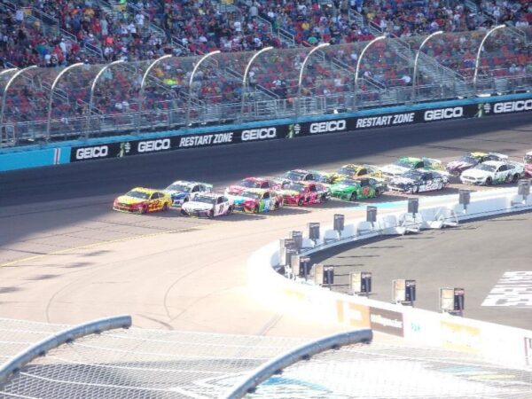 13 Unique Things to Do in Phoenix for Young Adults (Beyond the Basics!)