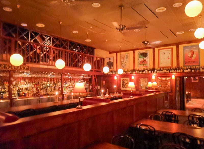 Restaurant Hubert offers a vintage ambiance reminiscent of "Casablanca," with gin martinis, jazz music, and red velvet decor.