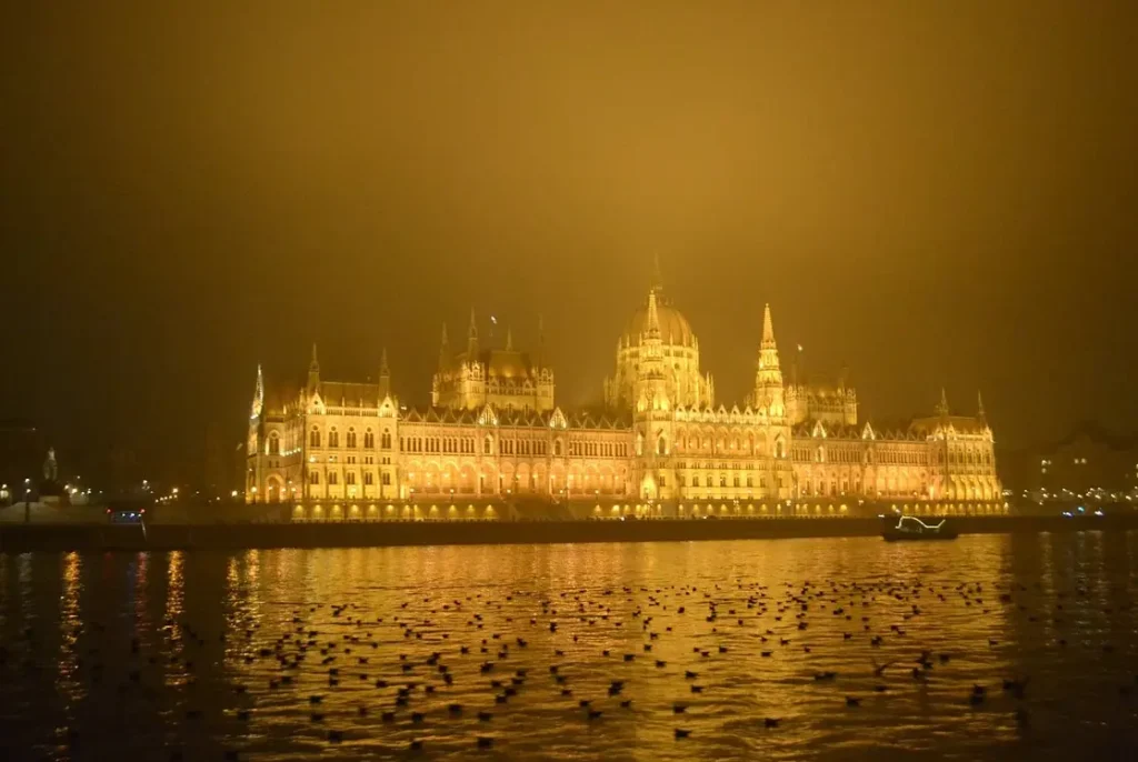 Legenda City Cruises