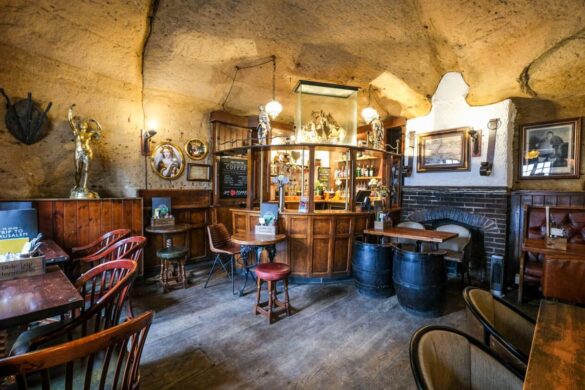 17 Unique Restaurants in Nottingham: Hidden Dining Gems from Caves to Castles