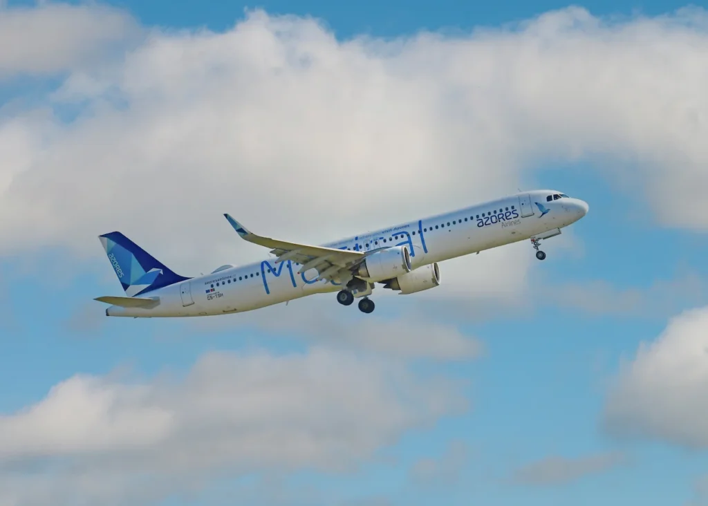 Azores Airlines Airbus A321neo LR climbing after takeoff with landing gear down