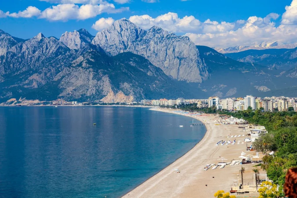 High-angle view of Konyaaltı Beach in Antalya with dramatic mountains in the background