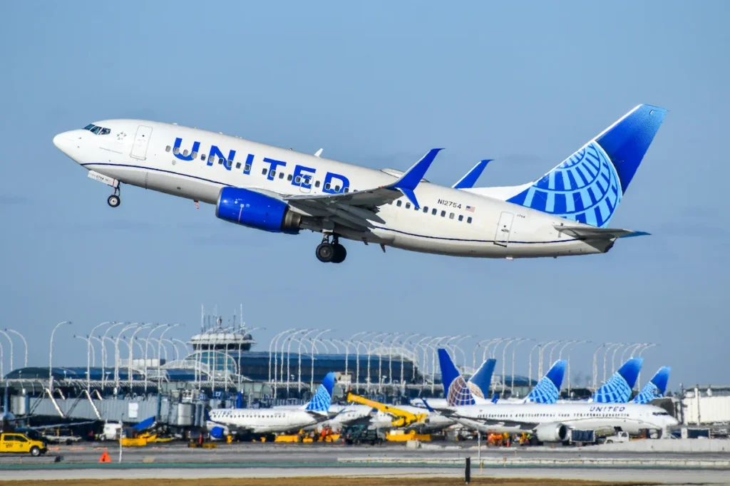 United Airlines Boeing 737 airplane taking off from Chicago O'Hare International Airport
