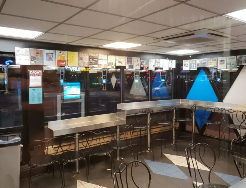 Superdawg Drive-In dining room