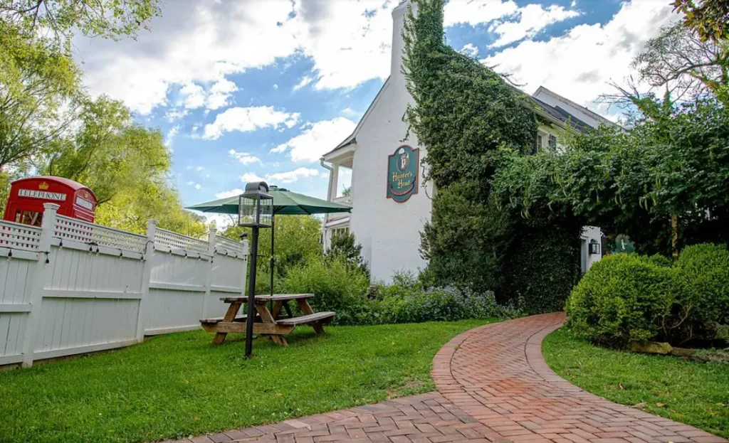 Hunter's Head Tavern, Upperville, VA