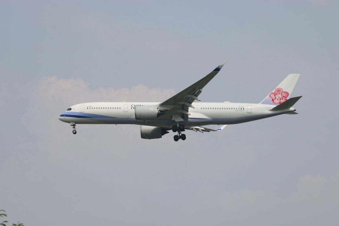 China Airlines business class Featured Image